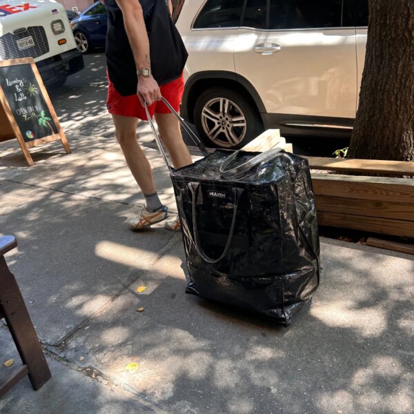 Hulken, сумка на колесах, стала головним літнім аксесуаром, як Birkin для всіх.