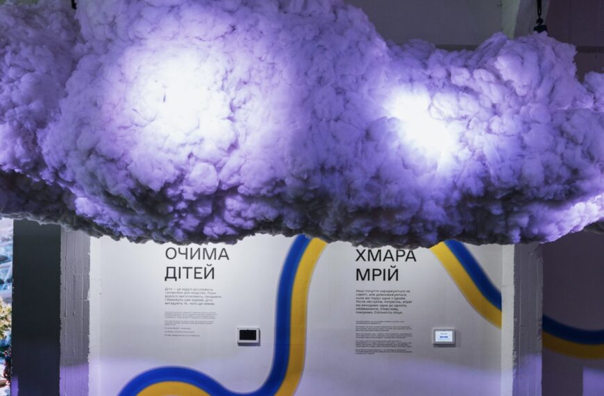 Виставка «Той день» у Києві: побачити Прапор Незалежності та небесне…