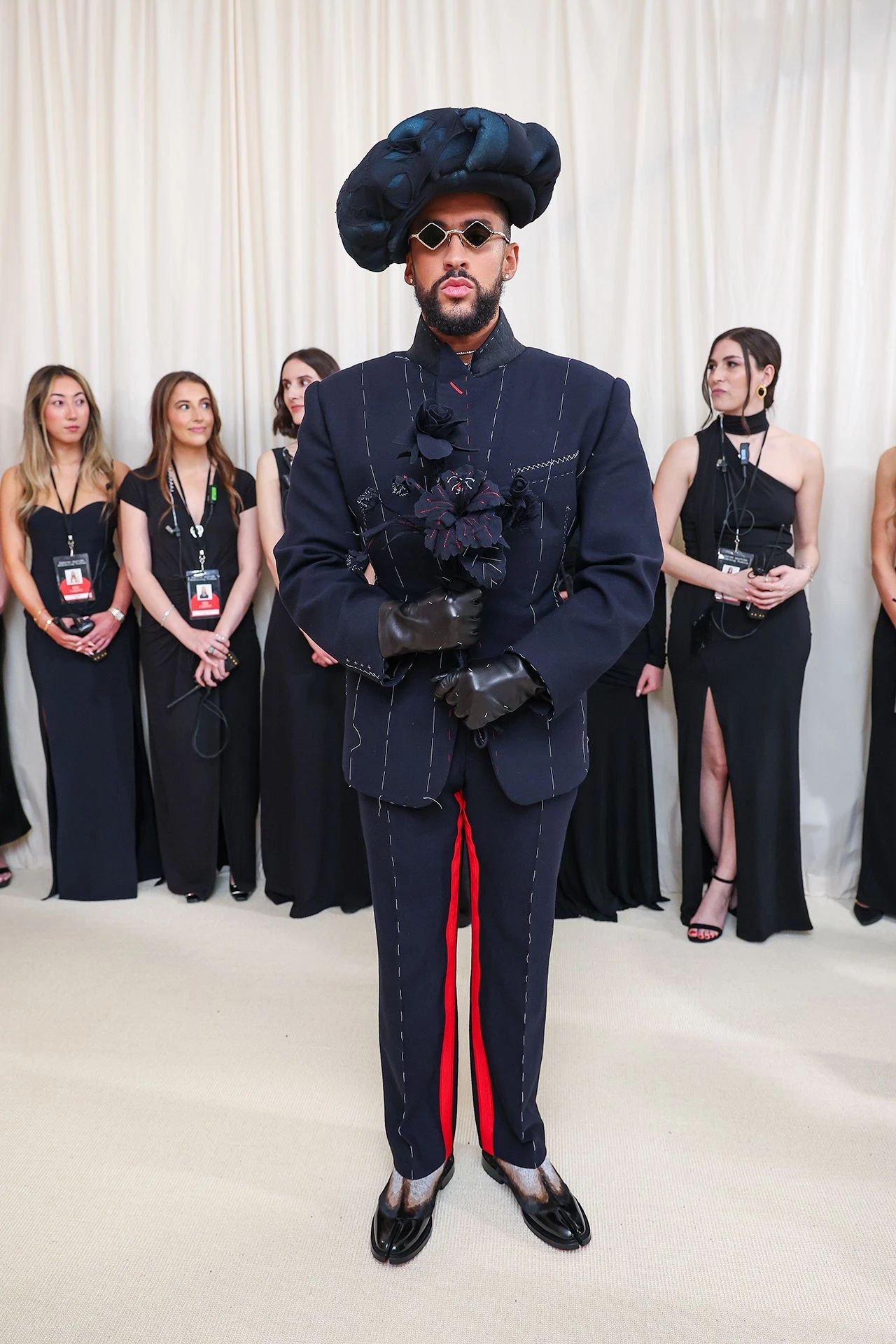 17 незабутніх образів Джона Гальяно, що стали історією Met Gala13