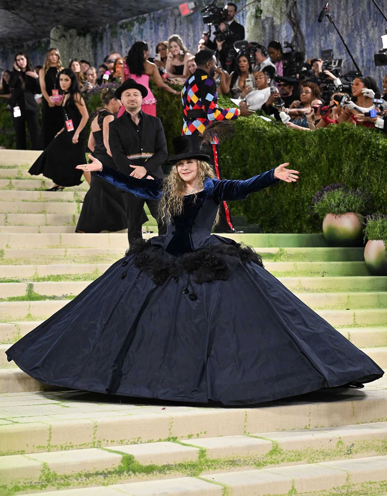 17 незабутніх образів Джона Гальяно, що стали історією Met Gala17
