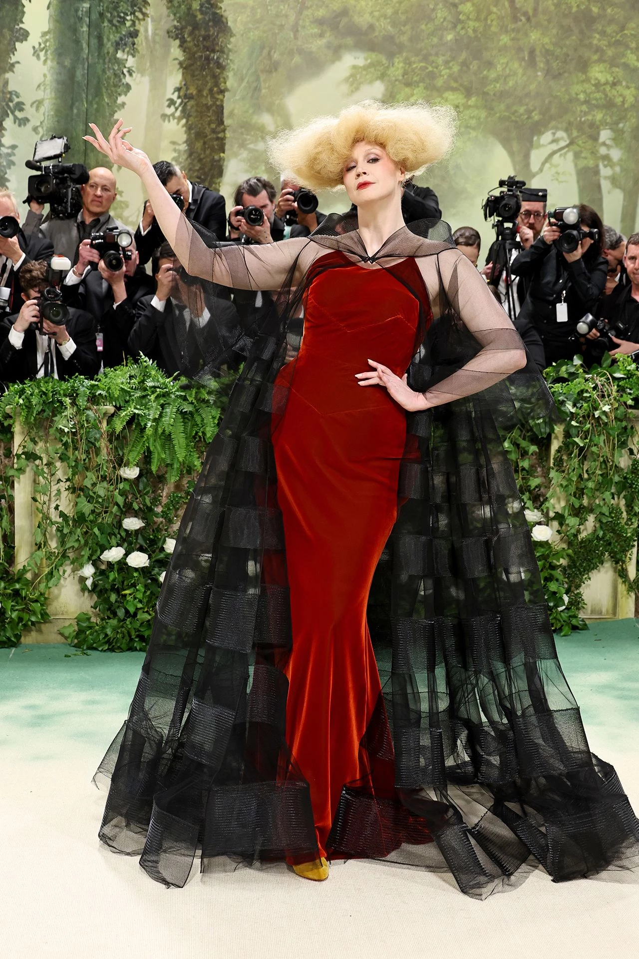 17 незабутніх образів Джона Гальяно, що стали історією Met Gala15