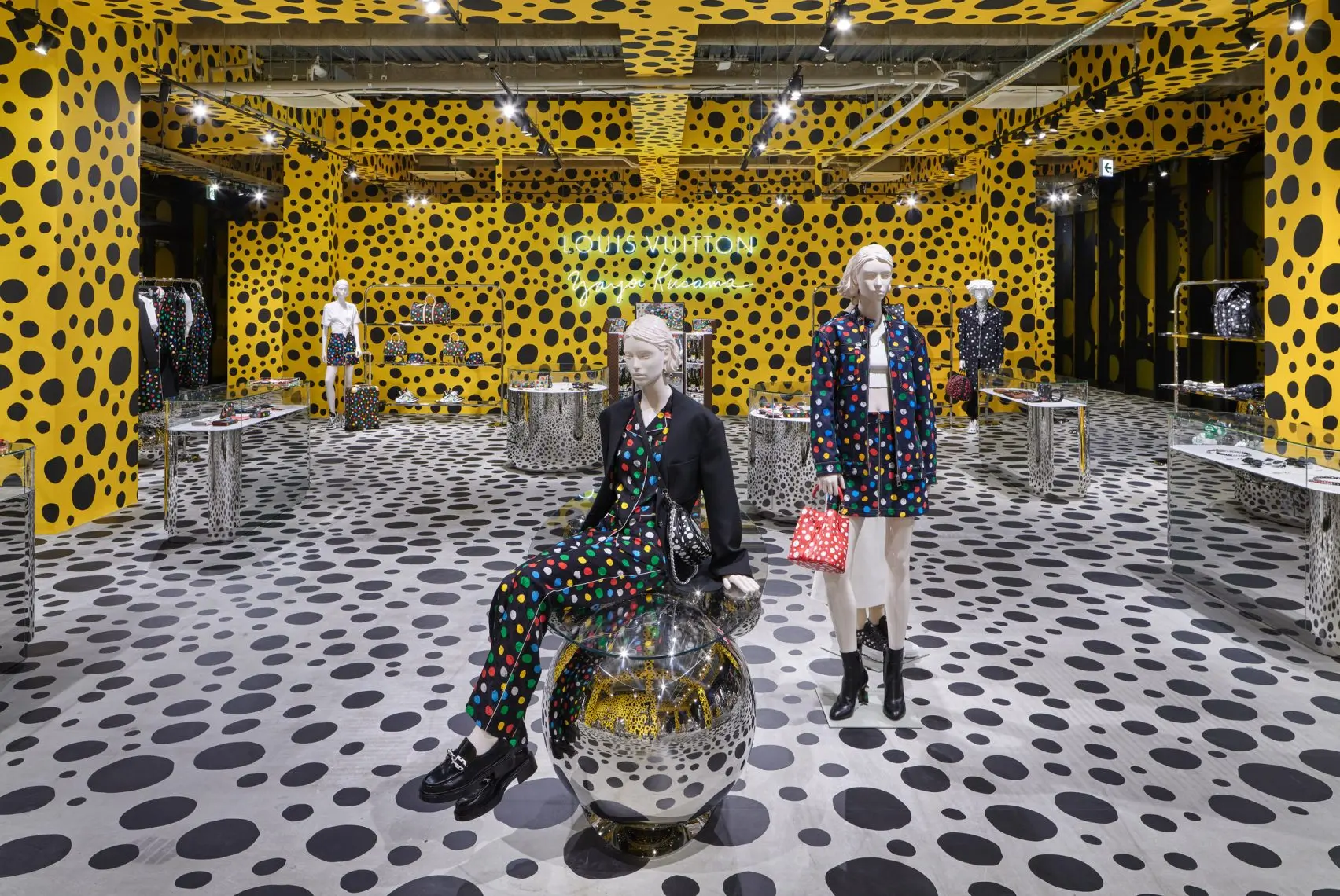 Від «кімнат нескінченності» до Louis Vuitton: померла легендарна худодниця Яйої Кусама5
