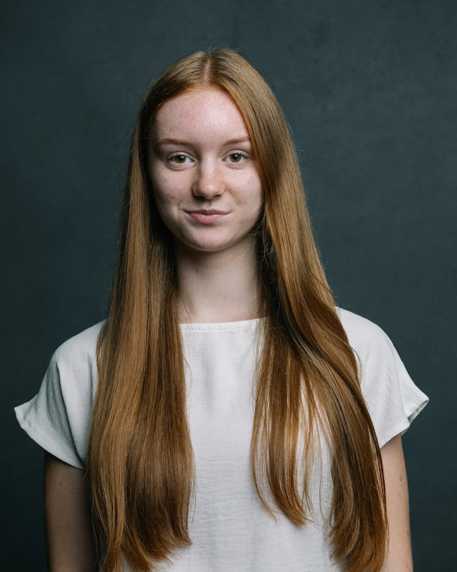 Обличчя покоління, що дорослішає під час війни: спеціальний фотопроєкт про українських підлітків24
