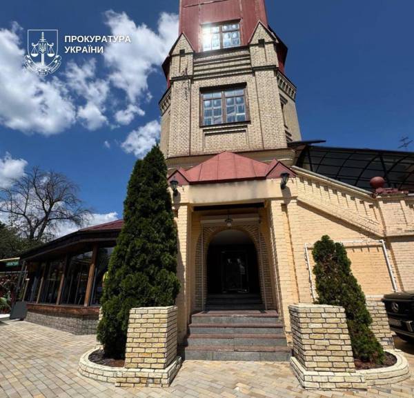 Київ вимагає знесення незаконних терас біля ресторанів