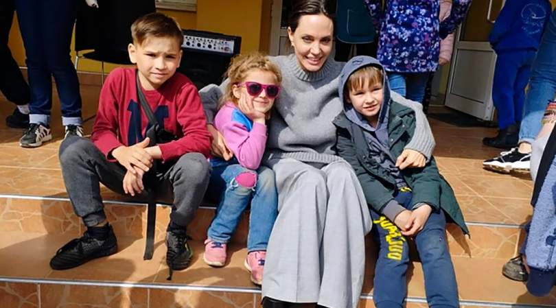 Анджеліну Джолі помітили ще в одному українському місті (фото)1