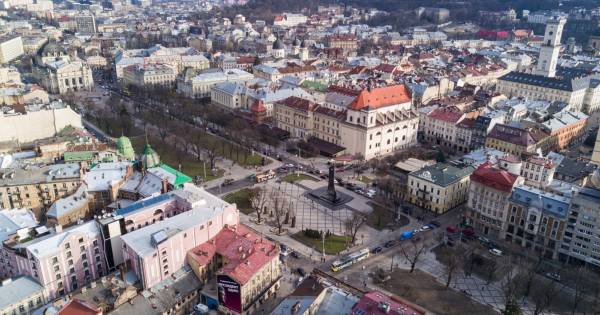 Львівські затори, європейський забіг та книжкові новини: головне за день