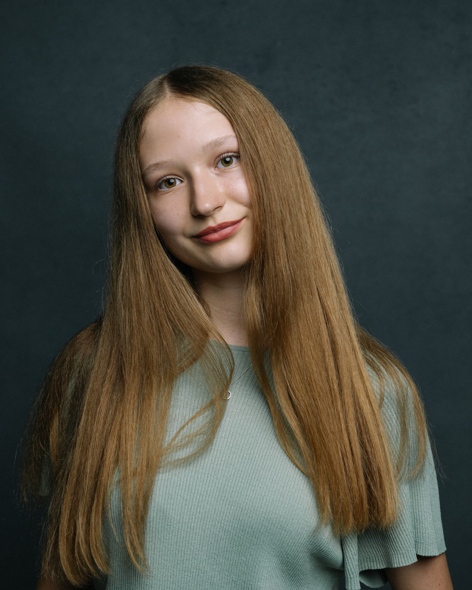 Обличчя покоління, що дорослішає під час війни: спеціальний фотопроєкт про українських підлітків43