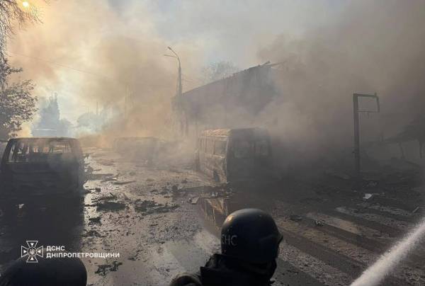 Росіяни атакували ТРЦ у Павлограді: є жертви