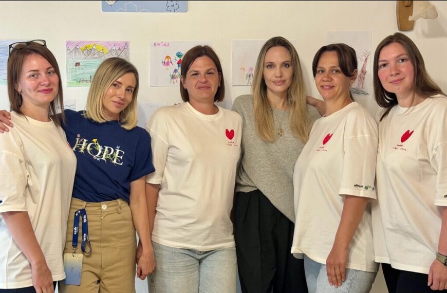 Анджеліна Джолі зворушила Україну розповіддю про дітей та їхнє навчання