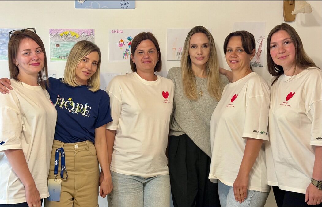 «Діти вчаться на глибині трьох поверхів»: Анджеліна Джолі зворушила дописом про поїздку в Україну0