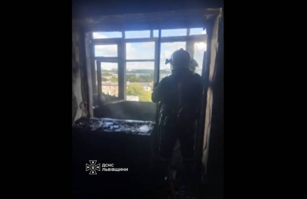 Двоє людей постраждали під час пожежі у багатоповерхівці Шептицького