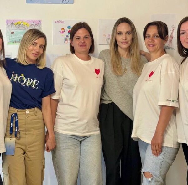 Джолі розповіла про свою місію в Україні