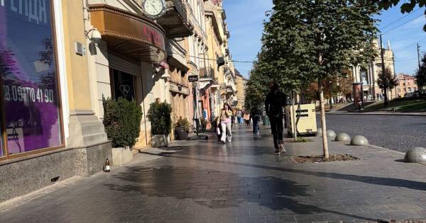 Безпека пішоходів: гранітну плитку на проспекті Свободи покриють спеціальним розчином