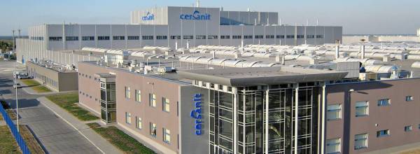 Окупанти зупинили виробництво на заводі Cersanit у Звягелі