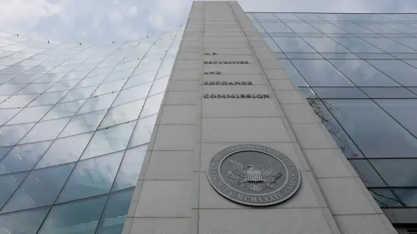 SEC звинувачує екс-банкірів у інсайдерській торгівлі