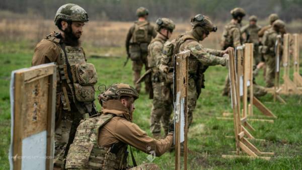 Створення першого корпусу полку «Азов»: досвід масштабного виклику
