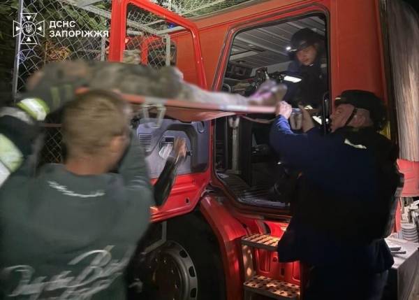 Окупанти обстріляли Запорізький район, з-під завалів дістали жінку