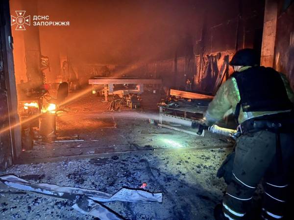 Нічна атака дронів: шахіди влучили в СТО та склади на Запоріжжі