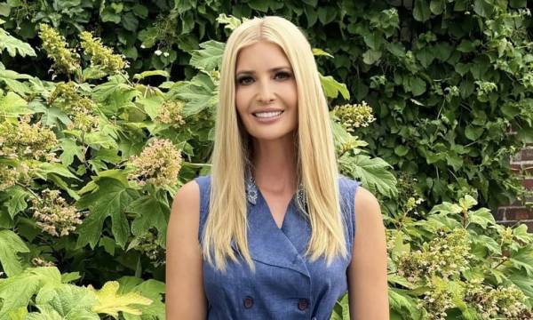Іванка Трамп вразила мережу квітковою мінісукнею