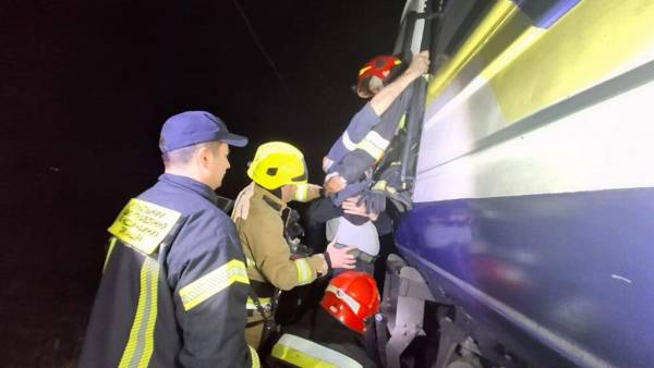 Два потяги зіткнулися на станції Підзамче: є постраждалі